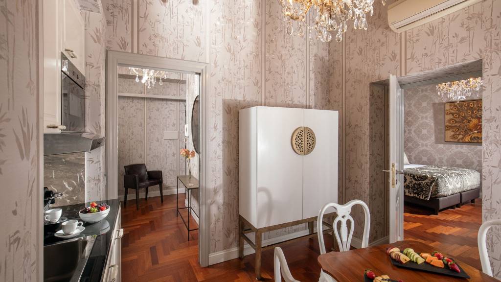 00670GuestHouse-Bocca-di-Leone-Luxury-Suites-Roma